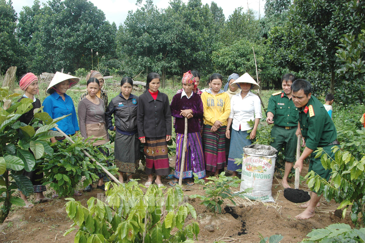 Bản làng thương nhớ các anh

